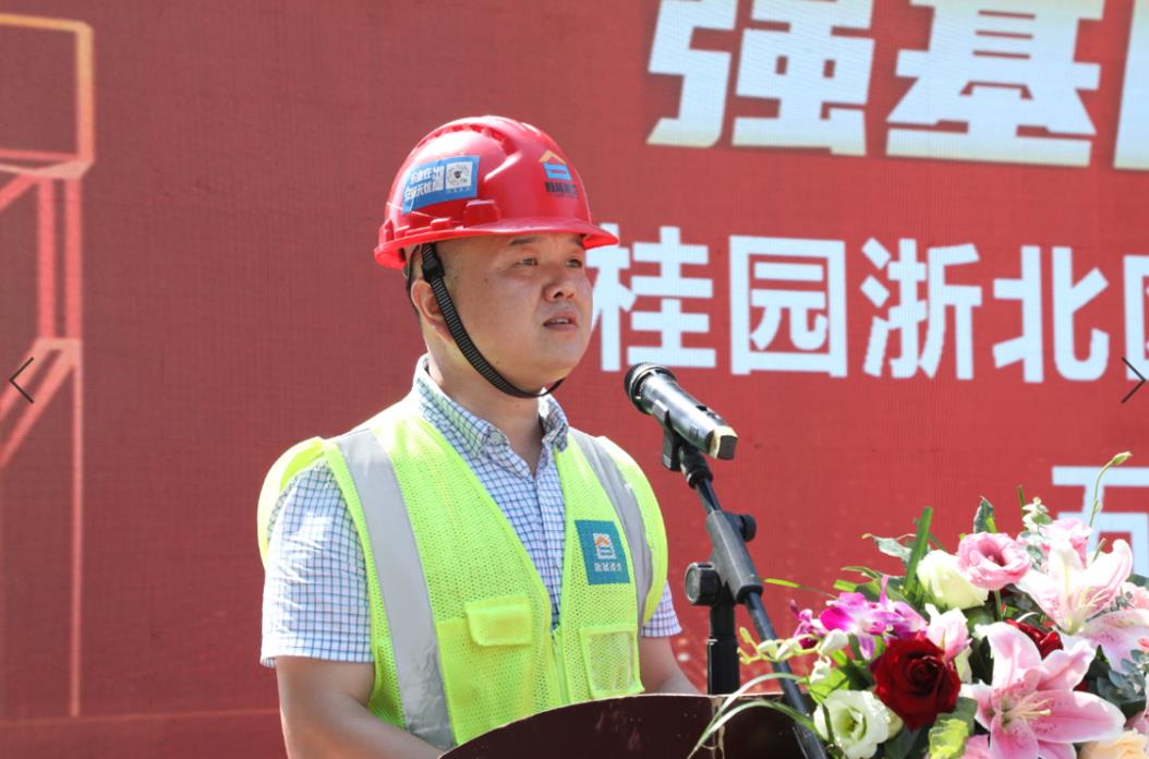 先锋人物丨大智若愚，做一名爱游戏手机入口官网-爱游戏（中国）
建筑的“移山人”